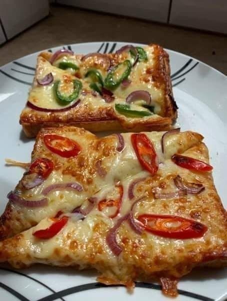 Air Fryer Garlic Toast CheesyPizza Recipe